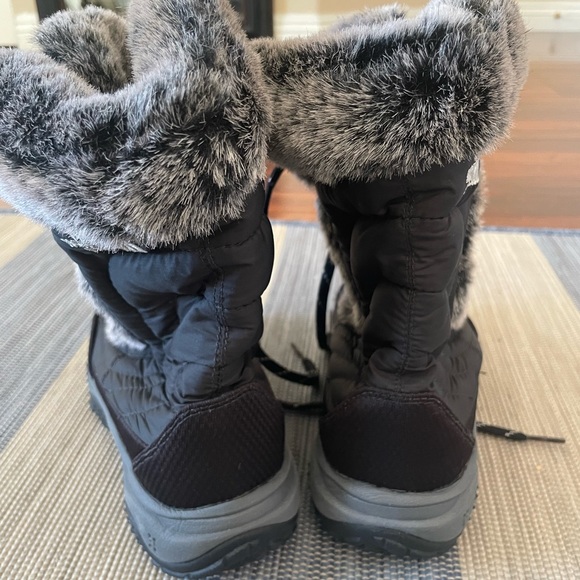 THE NORTH FACE Youth Girls Goose Down NUPTSE Winter Snow Boots Sz 2 - Picture 4 of 4
